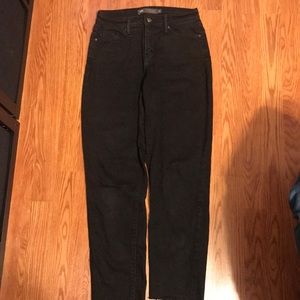 Levi's 512 Perfectly Slimming Skinny, Black sz 4P